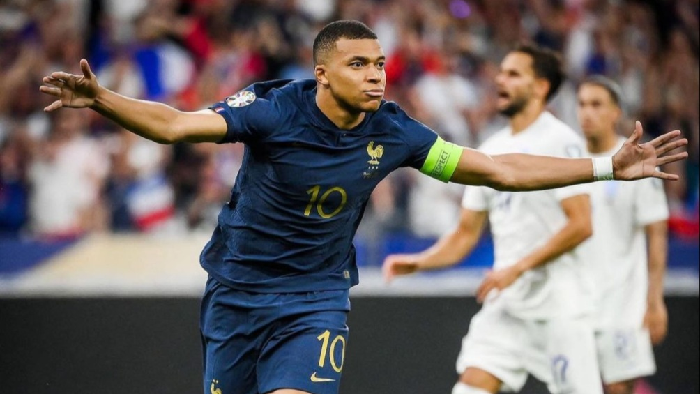 Mbappé en la selección francesa 
Real Madrid 