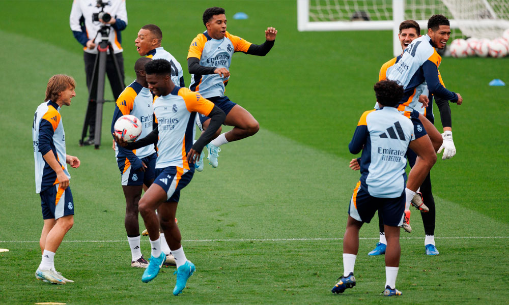 Jugadores Del Real Madrid entrenando